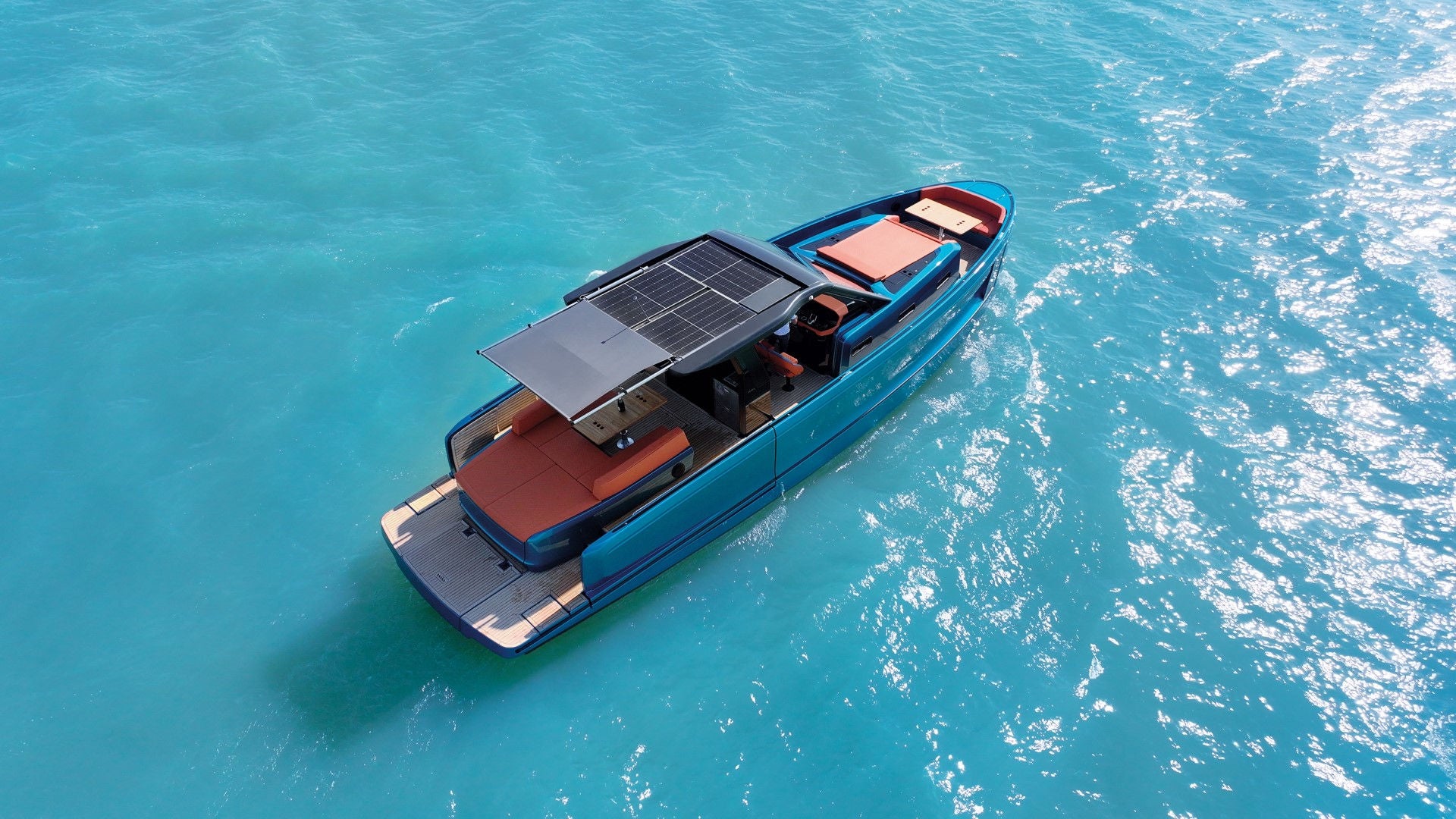 Telescopic Shade marine roof on a boat on the ocean