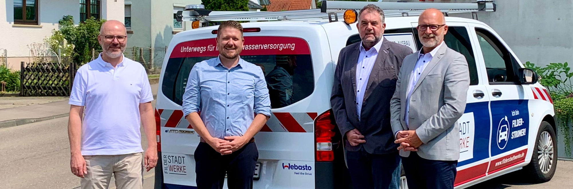 Markus Listl, Head of Technology Filderstadtwerke; Jan Meier, Managing Director Filderstadtwerke; Jens Lind, Regional Sales Manager Webasto; Uwe Trettin, Head of Application Development Cars Europe (from left) handing over the workshop vehicle with a retrofitted Range Plus heating solution for a safe driving range even in cold months.