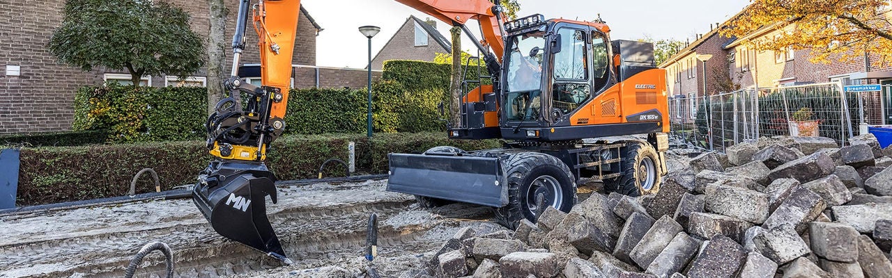 Electrified excavator with Webasto batteries