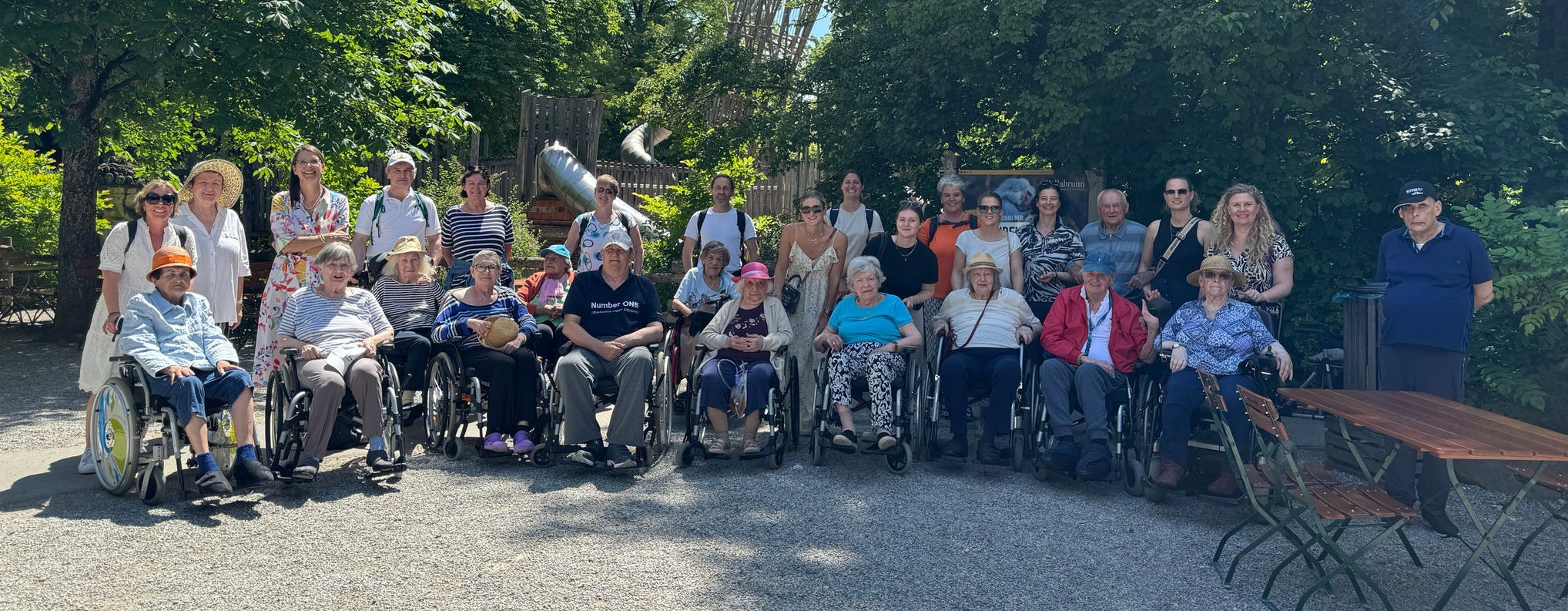 During Webasto Social Week, 14 residents from Münchenstift, along with their companions, enjoyed a sunny afternoon at Hellabrunn Zoo in Munich, Germany.